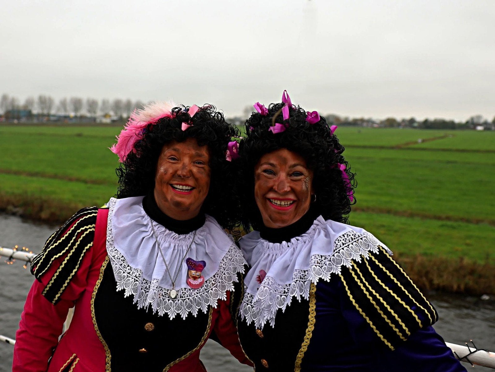 De Gezusters Piet uit Hillegom, Ophalen
