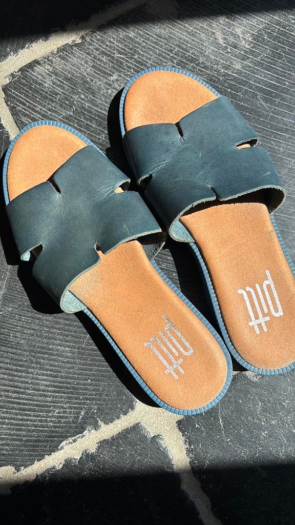 Slippers jeansblauw leer 37 pitt, Ophalen of Verzenden, Zo goed als nieuw