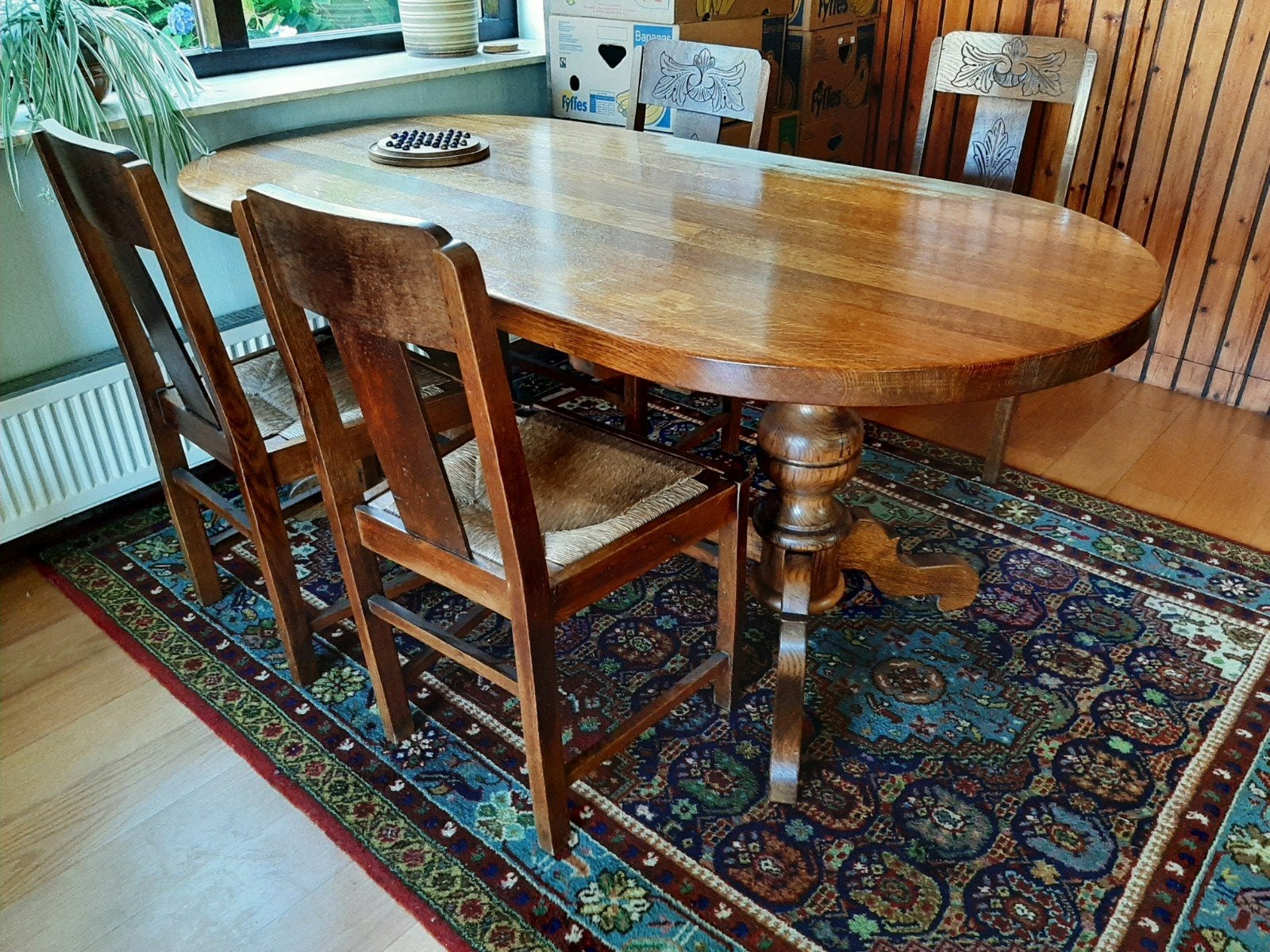 Massieve eikenhouten ovale eettafel met 4 rieten stoelen, Ophalen, Gebruikt, Klassieke, Eikenhout