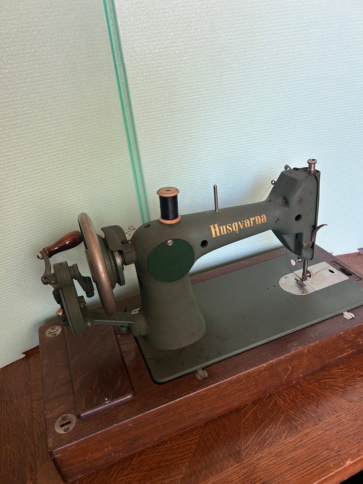 Vintage Husqvarna Naaimachine - Groen met Gouden Logo, Antiek en Kunst, Ophalen