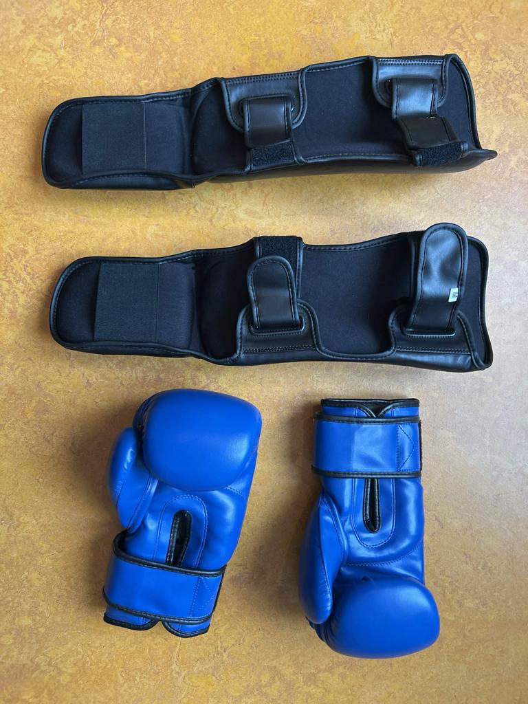 XPRT Fight Gear Kickbokshandschoenen (8oz) & Scheenbescherme, Ophalen of Verzenden, Zo goed als nieuw