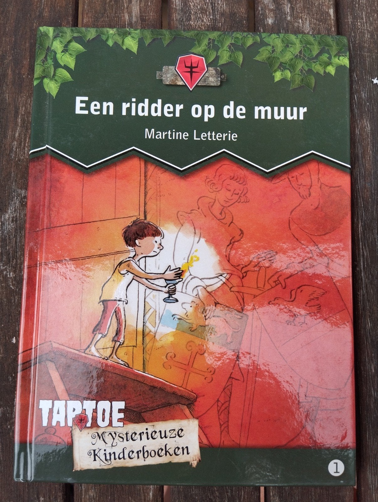Een ridder op de muur, Ophalen of Verzenden, Zo goed als nieuw, Martine Letterie, Fictie algemeen