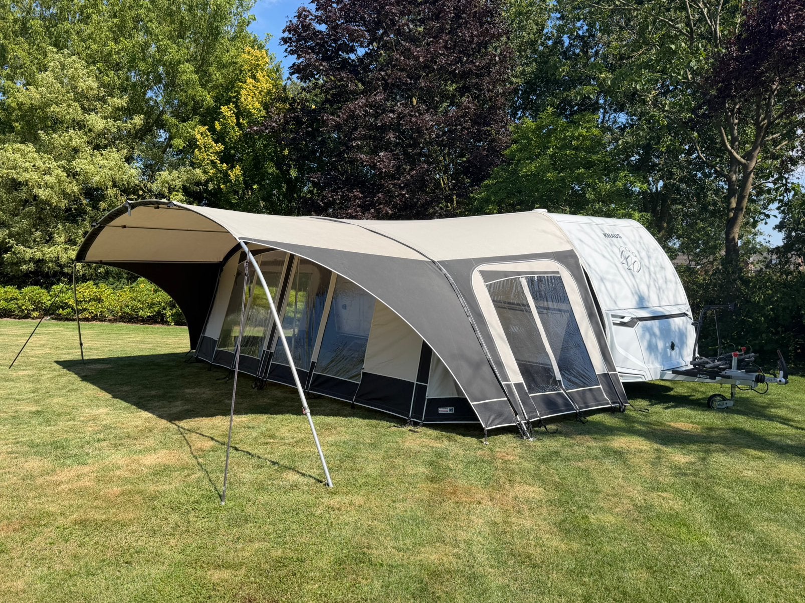 Knaus Südwind 540 FDK 2023 -Mover-Fietsendrager - Stapelbed, Vast bed, Kachel, 7 tot 8 meter, Treinzit