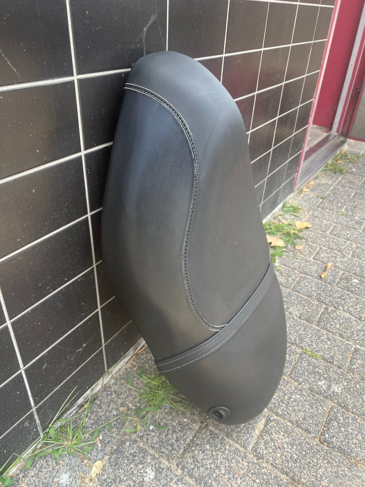 Zwart zip zadel original - Comfortabel en zo goed als nieuw, Ophalen, Zo goed als nieuw, Zadel, Overige merken