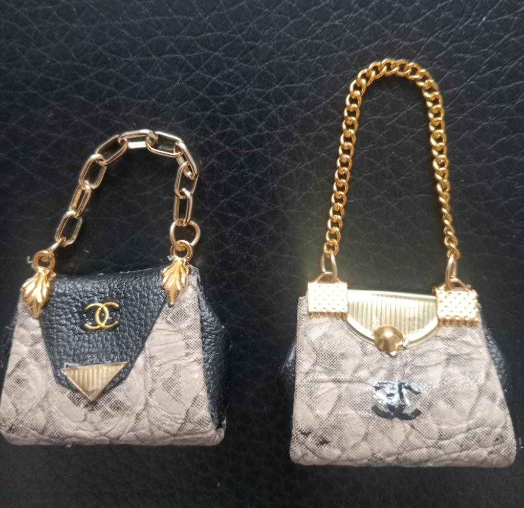 Heel veel miniatuur design Chanel tasjes voor Barbie, Ophalen of Verzenden, Nieuw, Accessoires