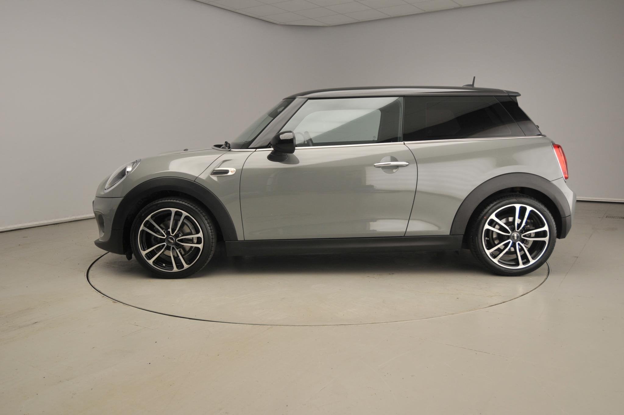 MINI 3-deurs Cooper Sportstoelen / Half Leder / Navigatie /, Voorwielaandrijving, 136 pk, Gebruikt, 4 stoelen