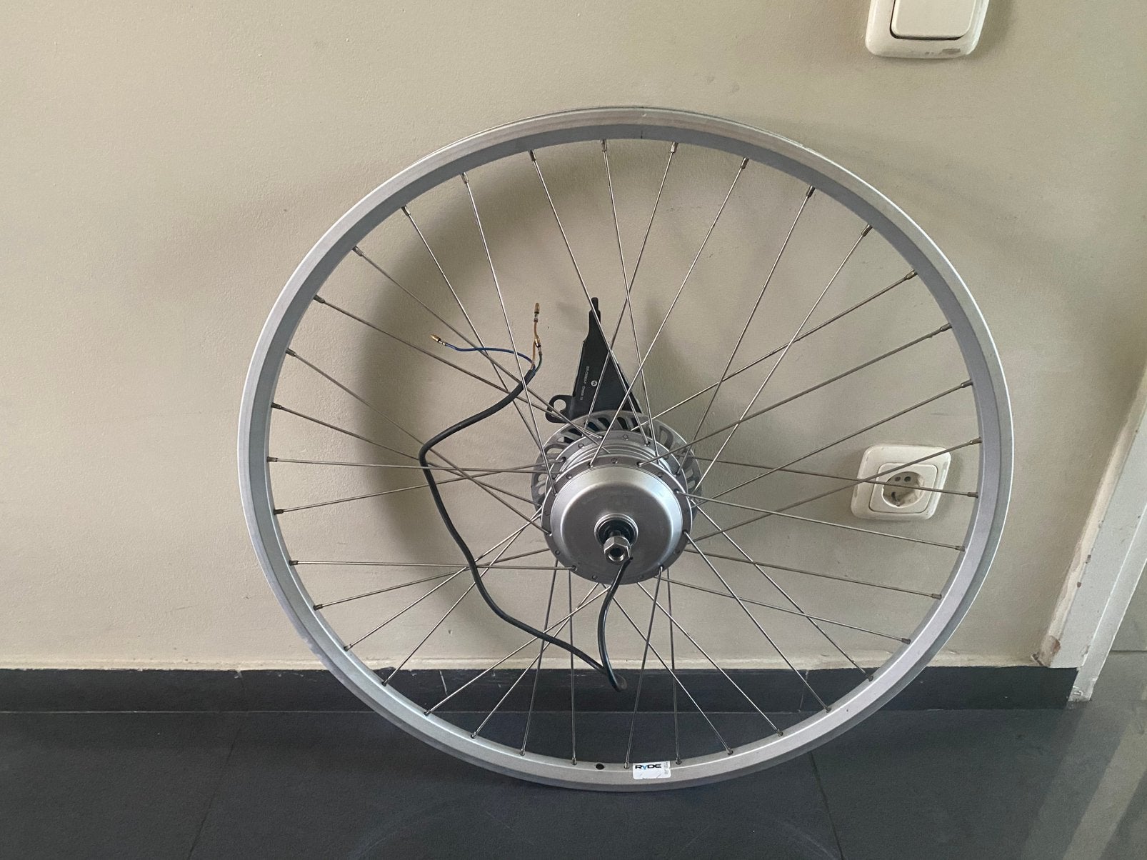 Voorwil motor Cortina ecomo 24 volt defect, Ophalen, Zo goed als nieuw, Motor