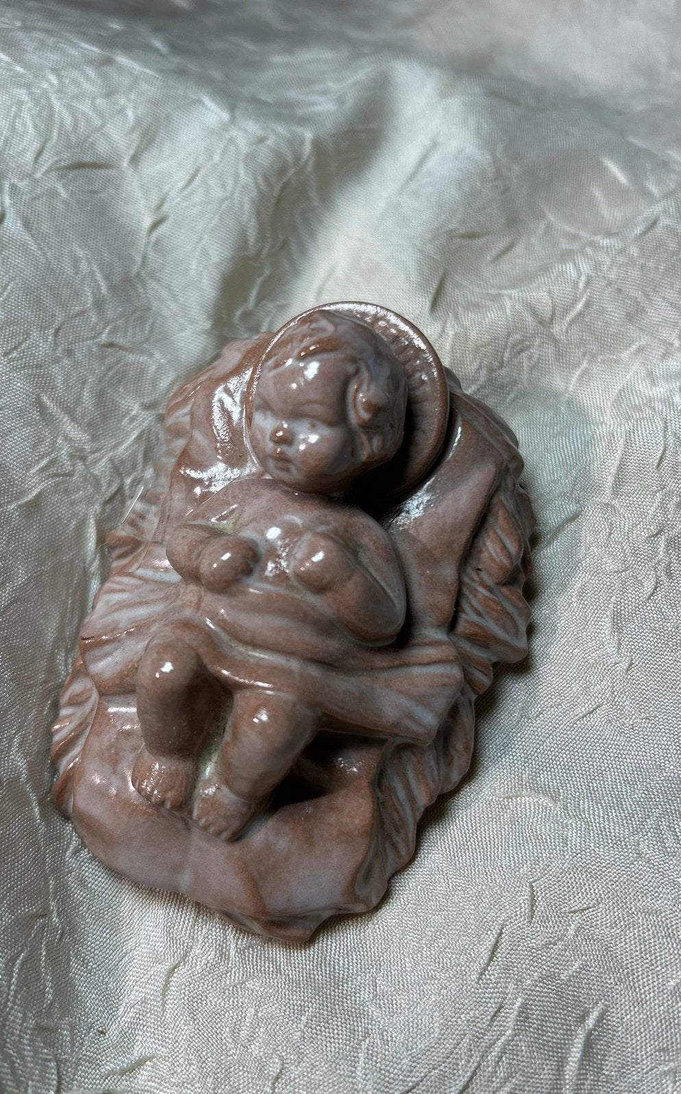 Goebel beeldje Jezus in kribbe 8,5 x 6 cm, Ophalen of Verzenden