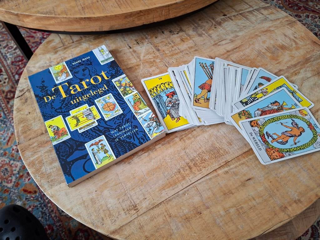 R. Maas - De Tarot uitgelegd met kaarten. Met kaarten erbij, Tarot of Kaarten leggen, Overige typen, Ophalen of Verzenden, Zo goed als nieuw