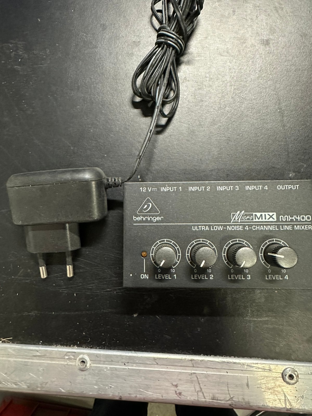 Behringer MX400 4ch line mixer, Volume, Gebruikt, Behringer, Ophalen of Verzenden