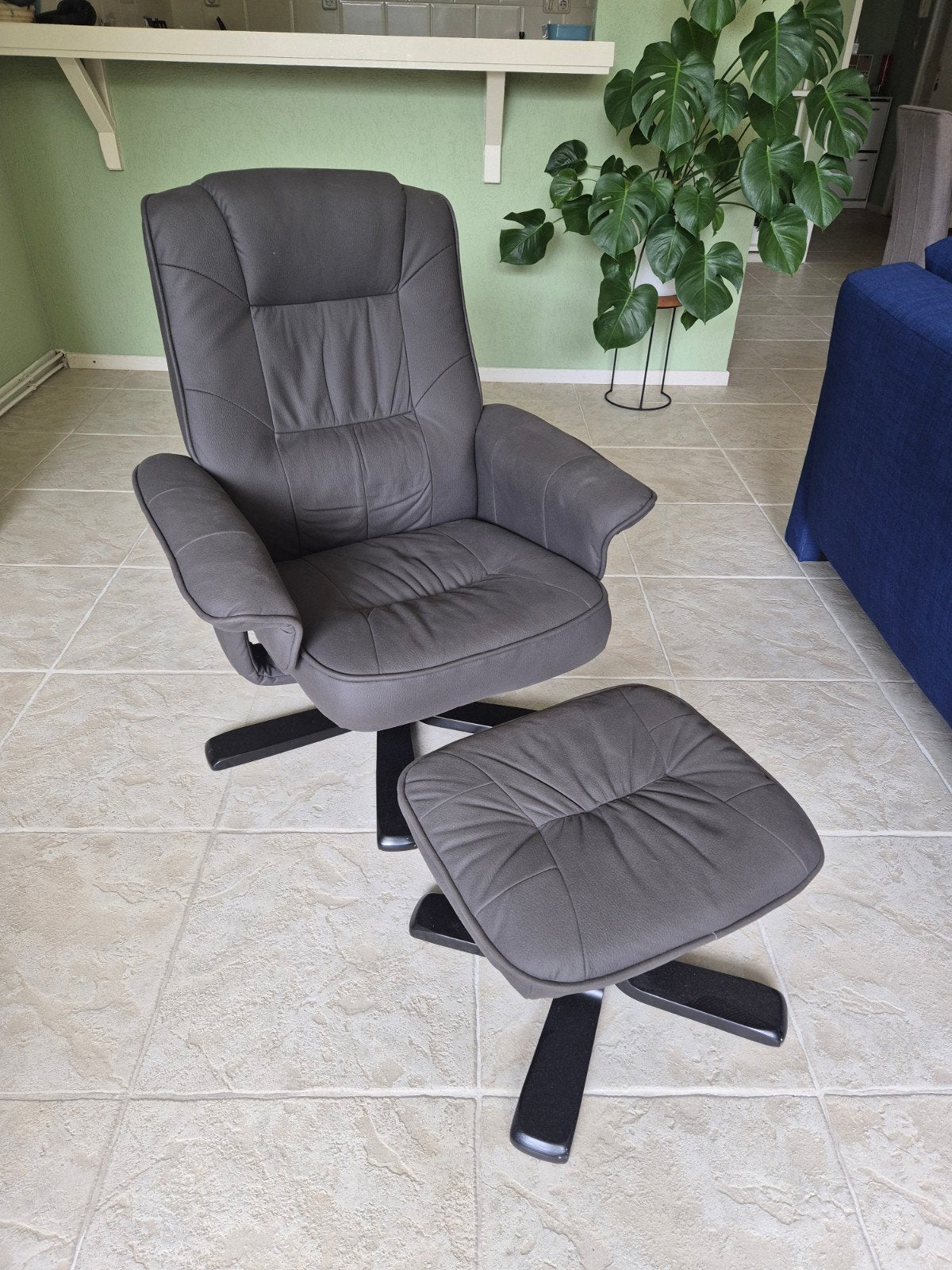 Comfortabele Relaxfauteuil met Voetenbank, Ophalen, Gebruikt, 75 tot 100 cm, 75 tot 100 cm