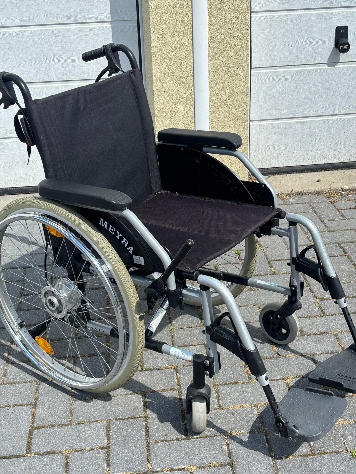 Inklapbare Rolstoel Meyra , €100,00 degelijk model., Meer info ☎️0️⃣6️⃣➖2️⃣0️⃣9️⃣0️⃣1️⃣0️⃣4️⃣0️⃣, Meyra inklapbare rolstoel., Zo goed als nieuw