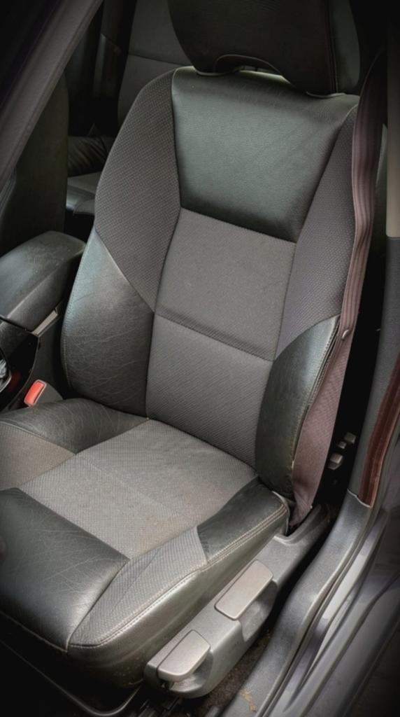 Bestuurdersstoel zwart leer/stof Volvo S60 type1 slechts €80, Auto-onderdelen, Interieur en Bekleding, Ophalen, Gebruikt, Volvo