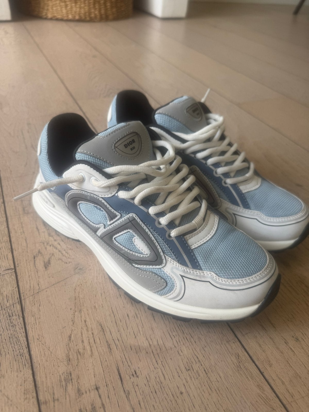 Dior B30 Sneakers - Lichtblauw/Grijs maat 42 valt klein., Ophalen of Verzenden, Zo goed als nieuw, Blauw, Sneakers of Gympen