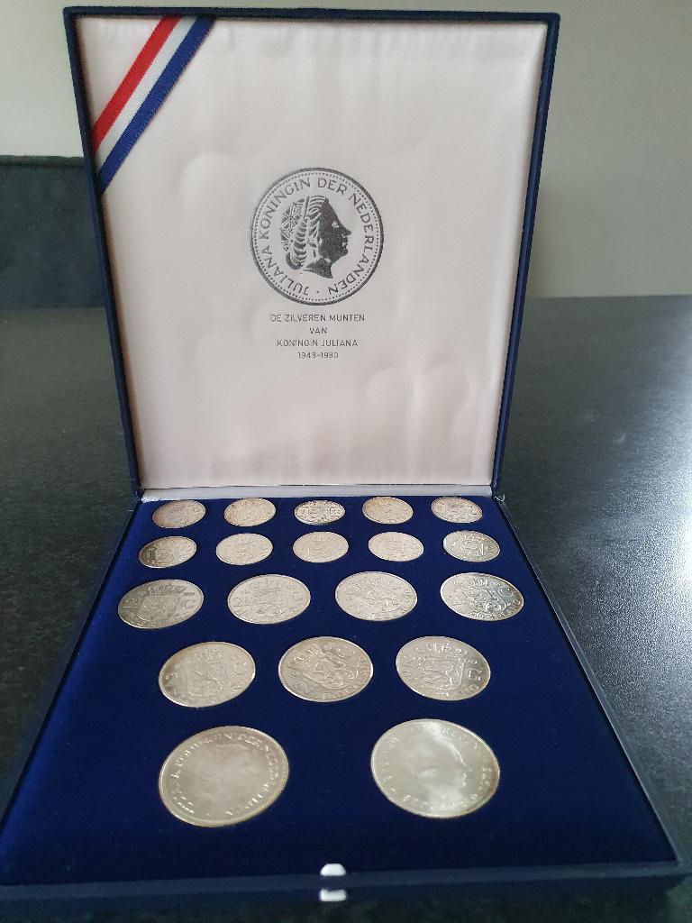 Complete set Zilveren Munten Juliana in cassette, Ophalen, Koningin Juliana, 50 gulden, Zilver