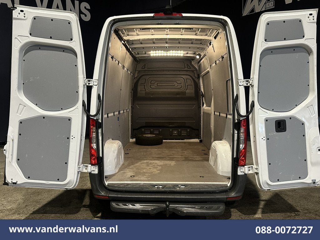 Mercedes-Benz Sprinter 211CDI L2H2 Euro6 Airco | Trekhaak |, Auto's, Voorwielaandrijving, Stof, Gebruikt, 4 cilinders