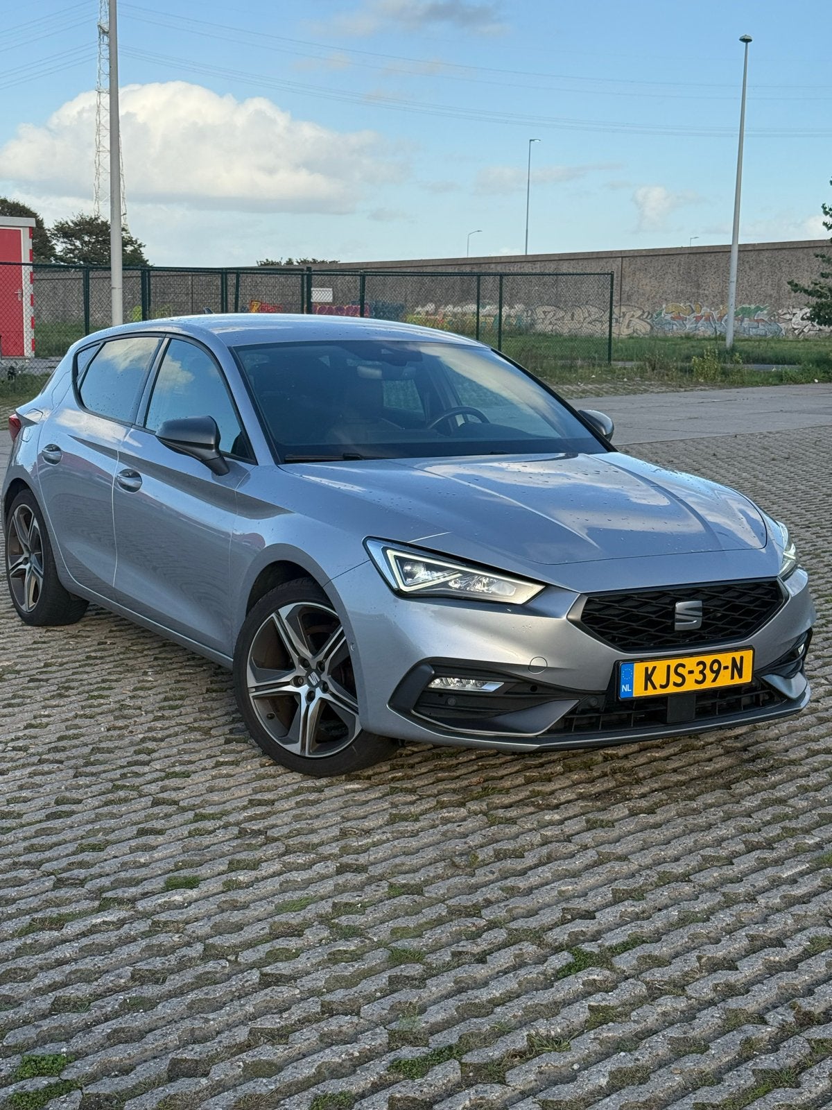Seat Leon 1.5 eTSI FR Business Intense Dealer Onderhouden, Auto's, 4 cilinders, Dealer onderhouden, 149 pk, Te koop
