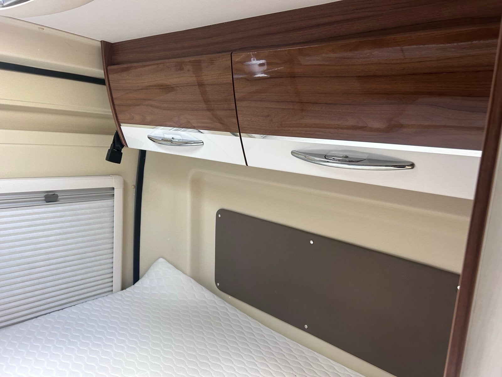 Foto 10 van Pilote V600G Buscamper - AUTOMAAT- Compact en Compleet