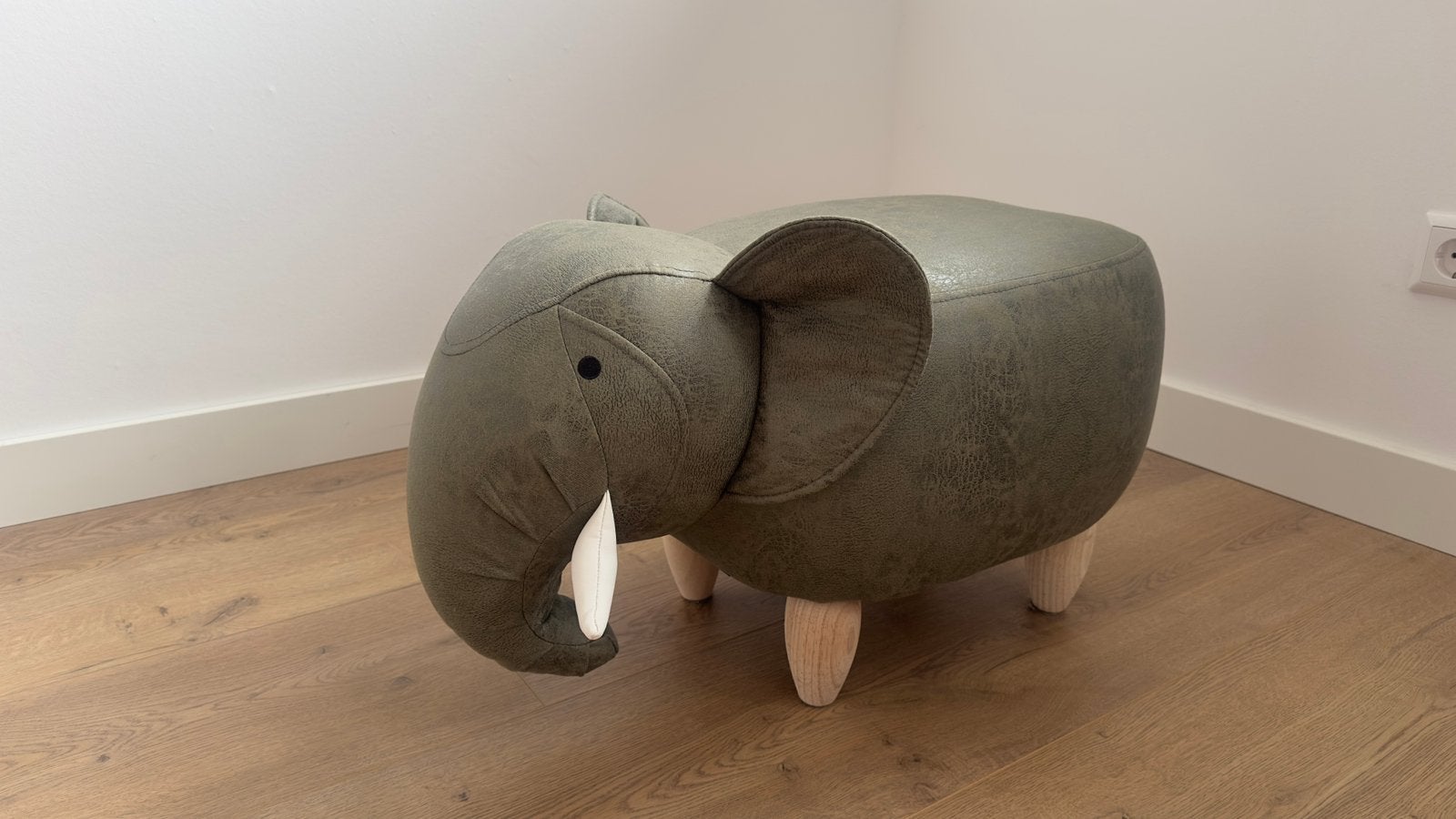 Decoratieve olifant poef / kruk – olifant – groen/bruin, Huis en Inrichting, Ophalen, 50 tot 75 cm, Zo goed als nieuw, Stof