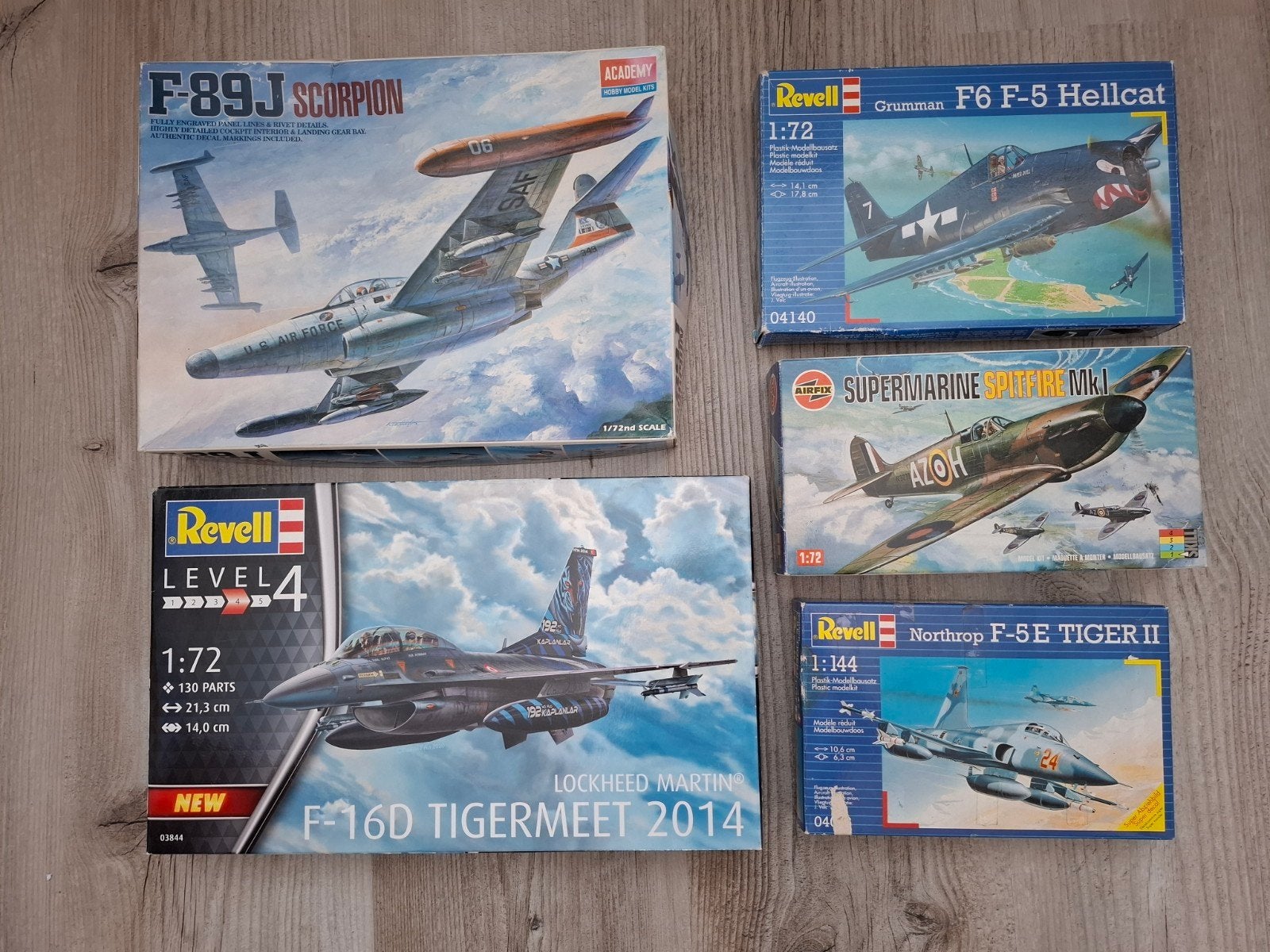 Bouwdozen vliegtuigen, Ophalen of Verzenden, 1:72 tot 1:144, Revell
