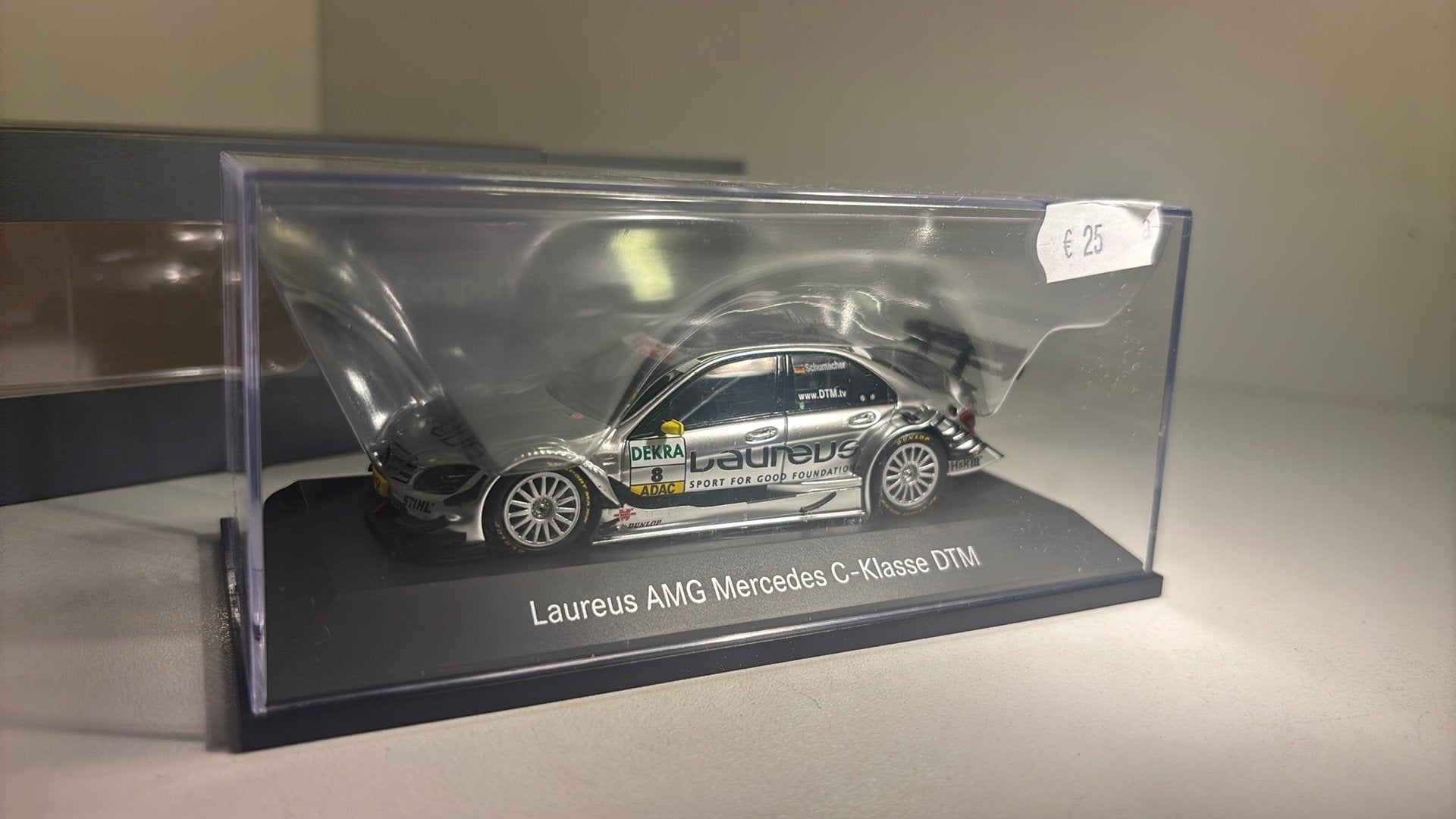 Mercedes amg c-klasse dtm #8 minichamps 1.43