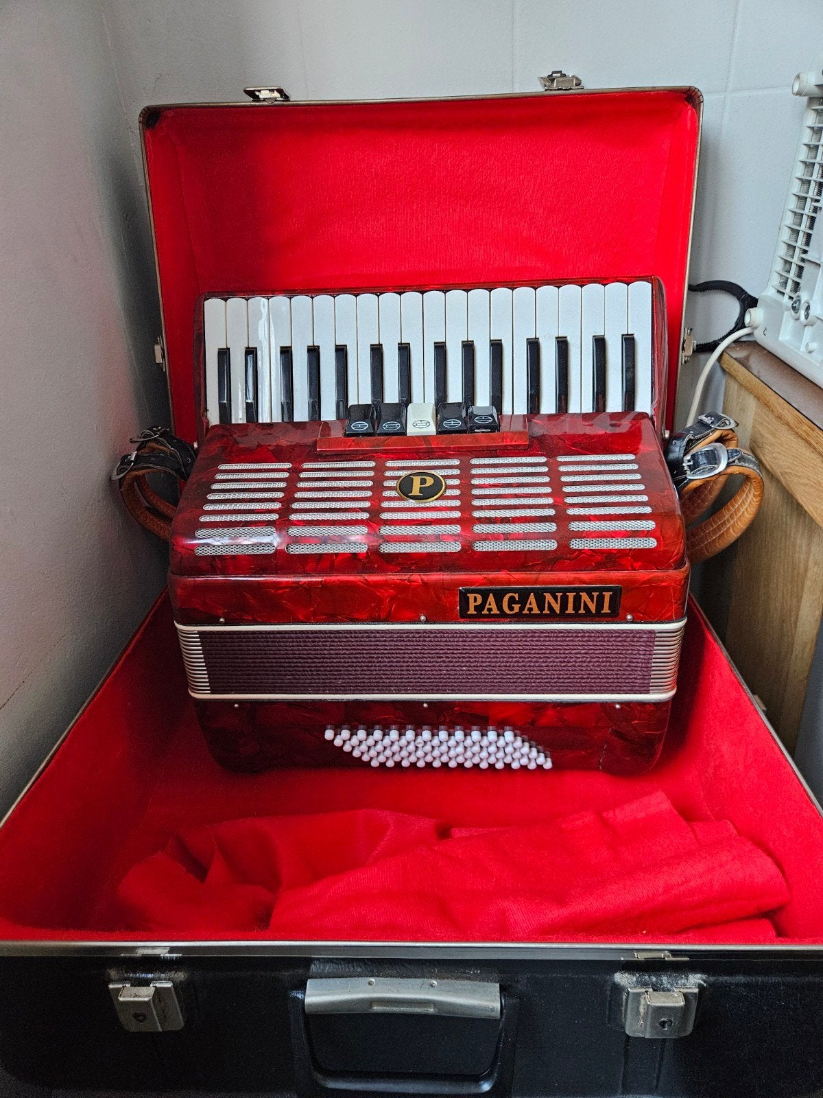 Paganini Accordeon met koffer en riemen, Muziek en Instrumenten, Met koffer, Toetsaccordeon, Zo goed als nieuw, Ophalen