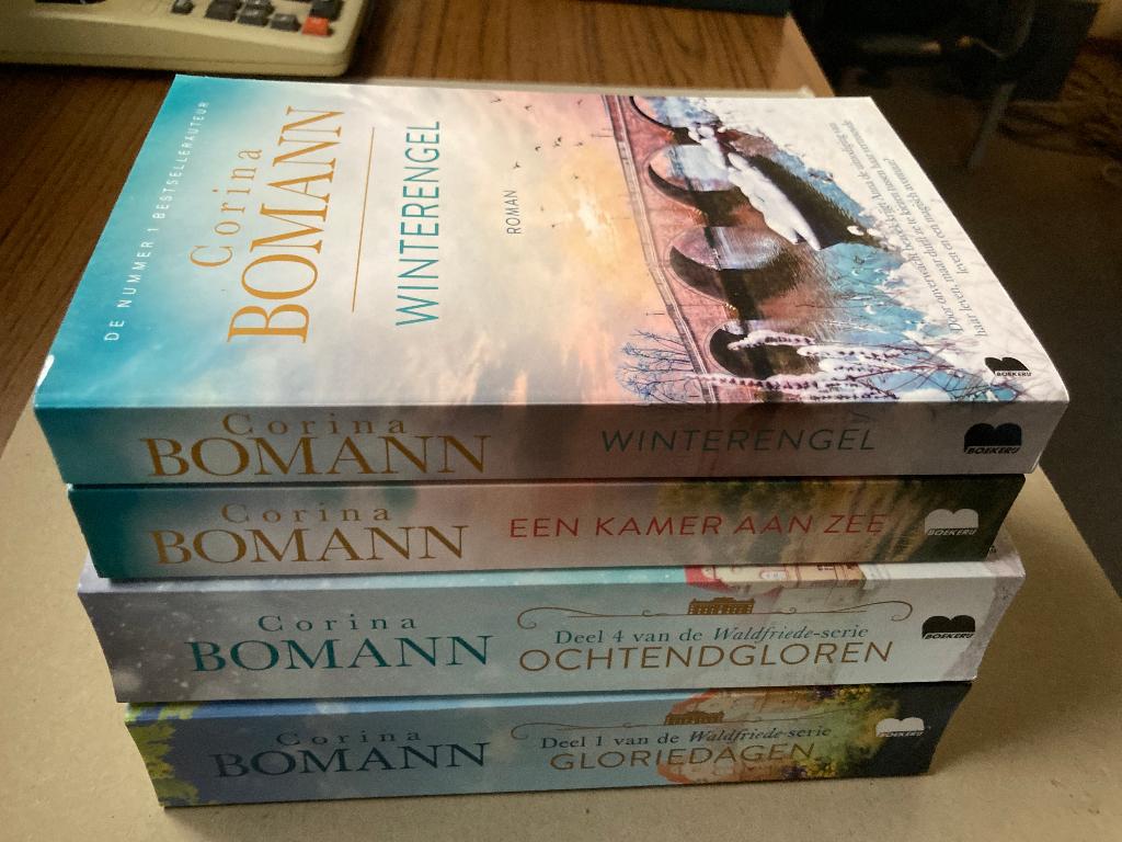 T.K. Corina Bomann Agneta' s erfenis & Gloriedagen deel 1, Ophalen of Verzenden, Gelezen, Corina Bomann, Wereld overig