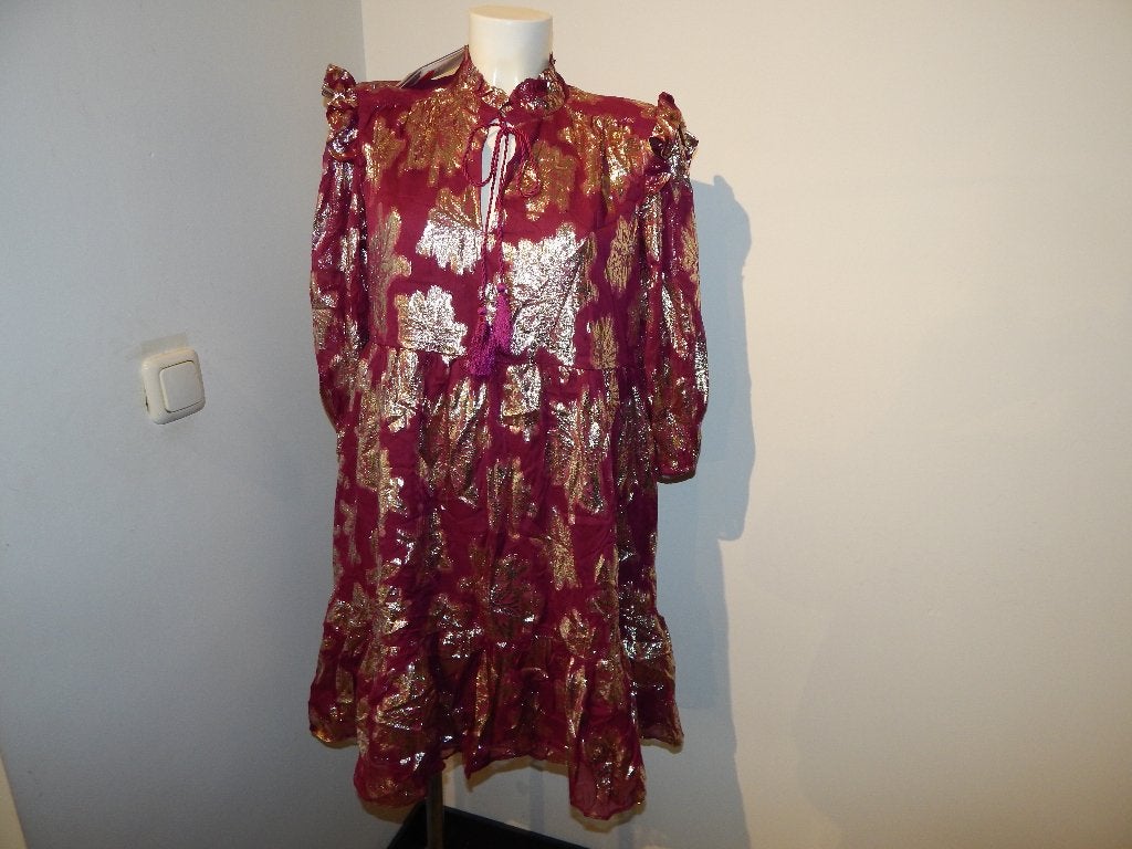 Janice bordeaux rode jurk goud lurex draad motief Nieuw M, Maat 38/40 (M), Janice, Verzenden, Nieuw