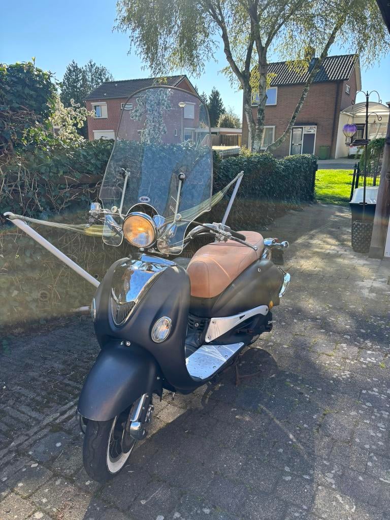 Agm retro scooter, Ophalen, Zo goed als nieuw, Benzine, Overige merken