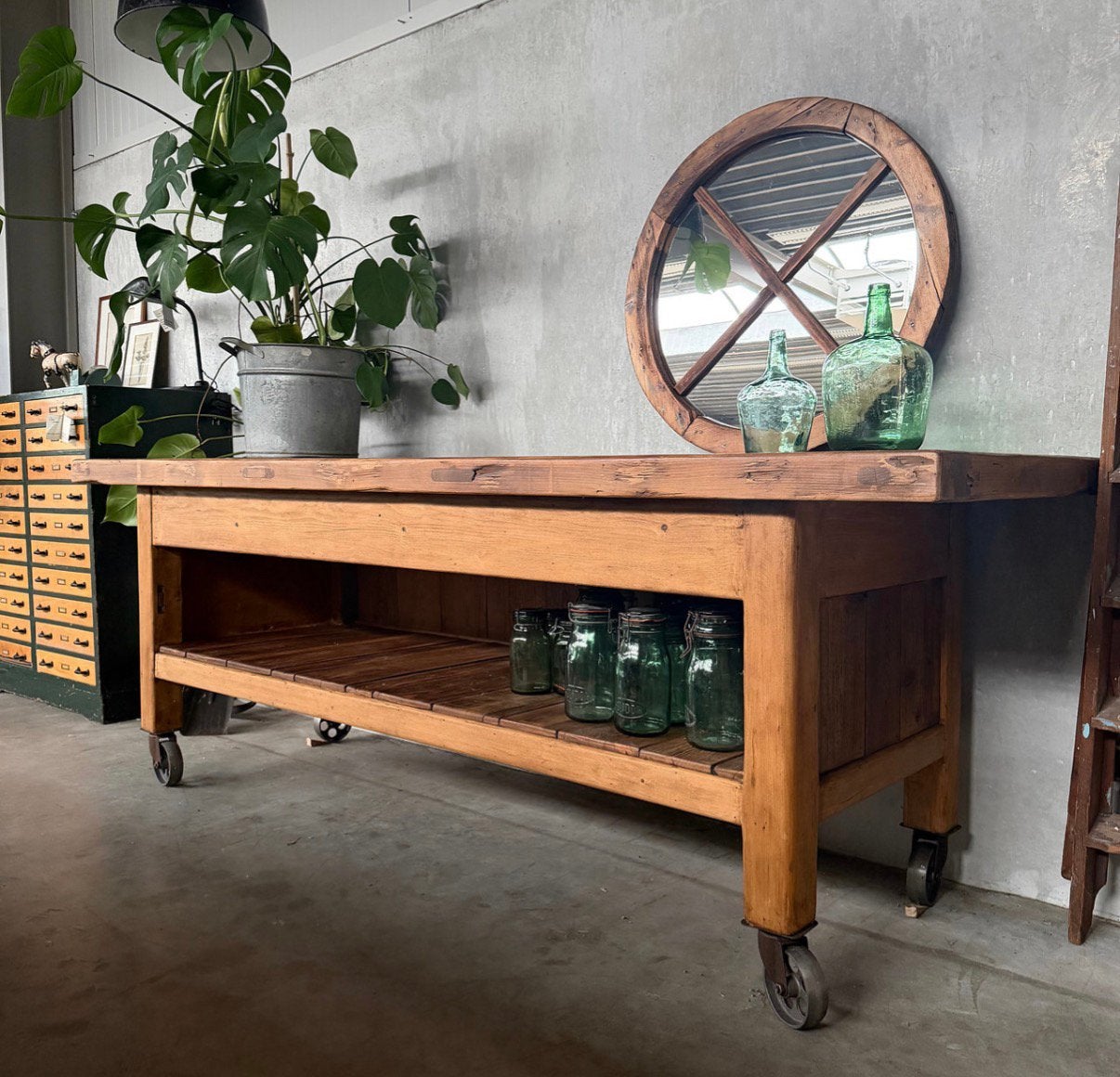 Oude werktafel, vintage werkbank, toonbank, keukeneiland, Ophalen