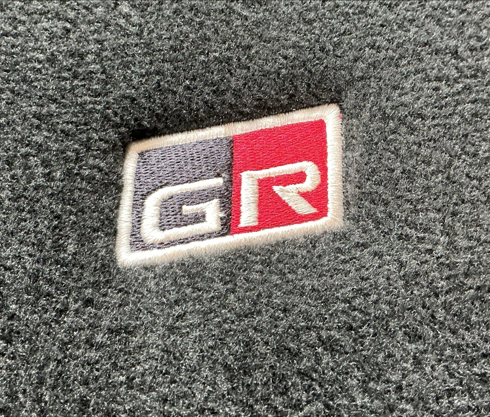 Toyota Yaris vloermatten met GR logo origineel 2026, Ophalen, Zo goed als nieuw