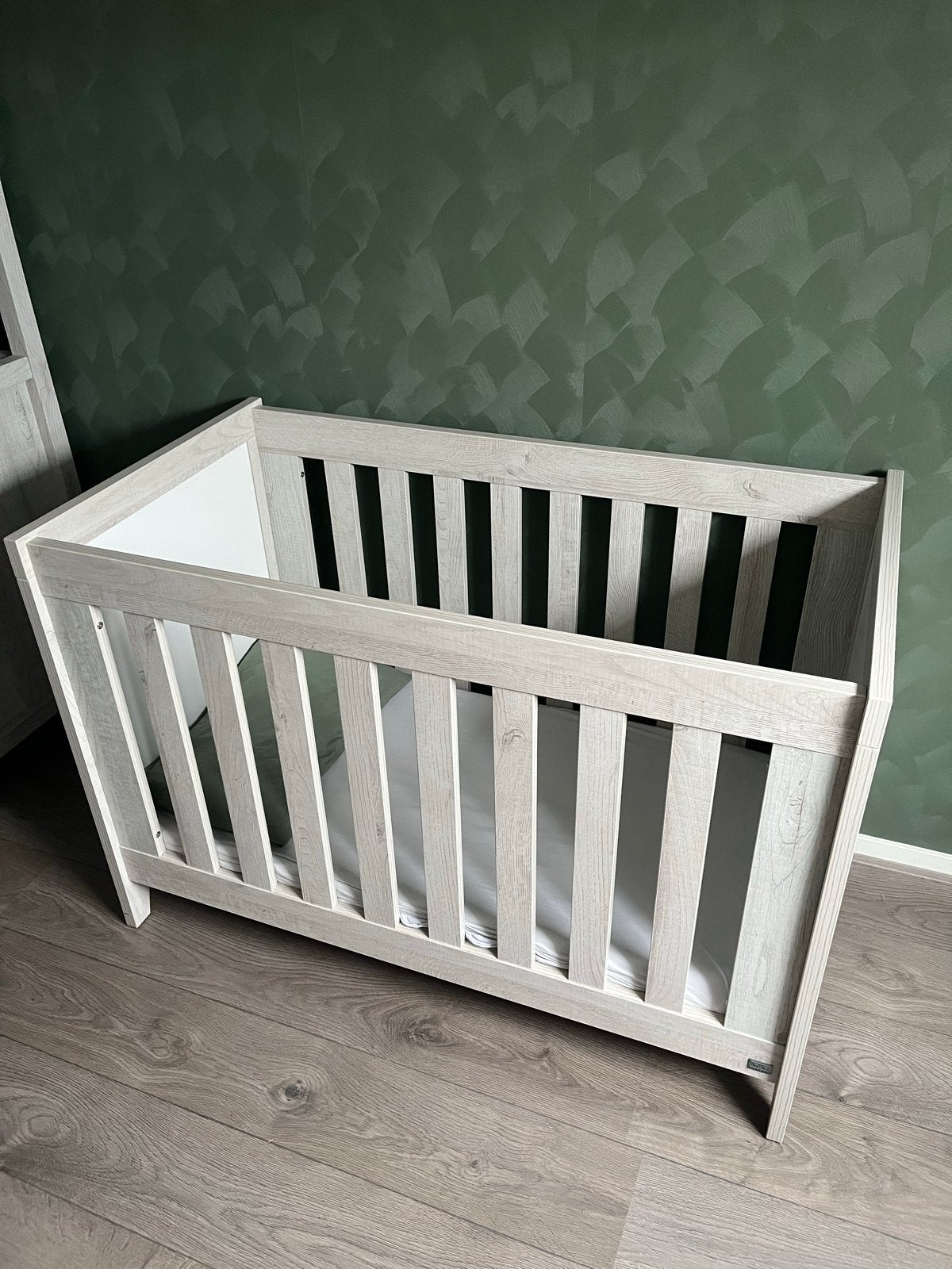 Complete TWF babykamer set: ledikant, commode, kledingkast, Kinderen en Baby's, Kinderkamer | Complete kinderkamers, Ophalen, Zo goed als nieuw