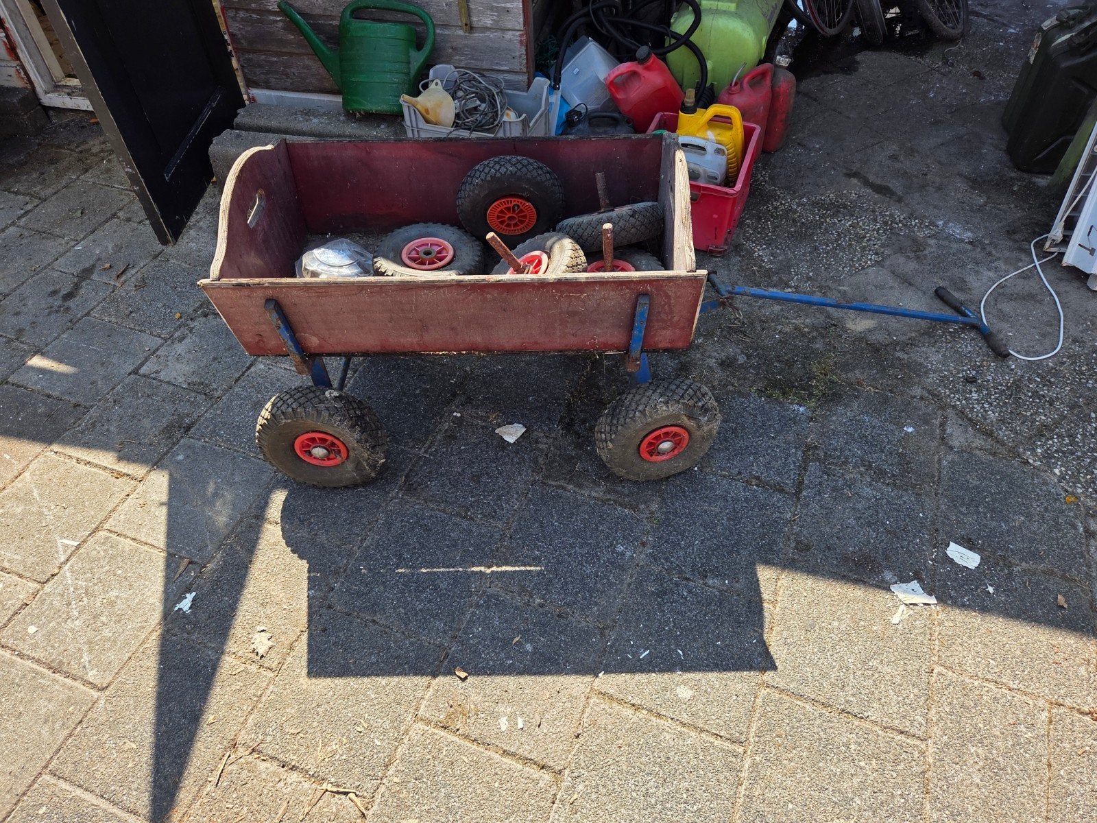 Bolderkar en heel veel wielen van een bolderkar, Ophalen