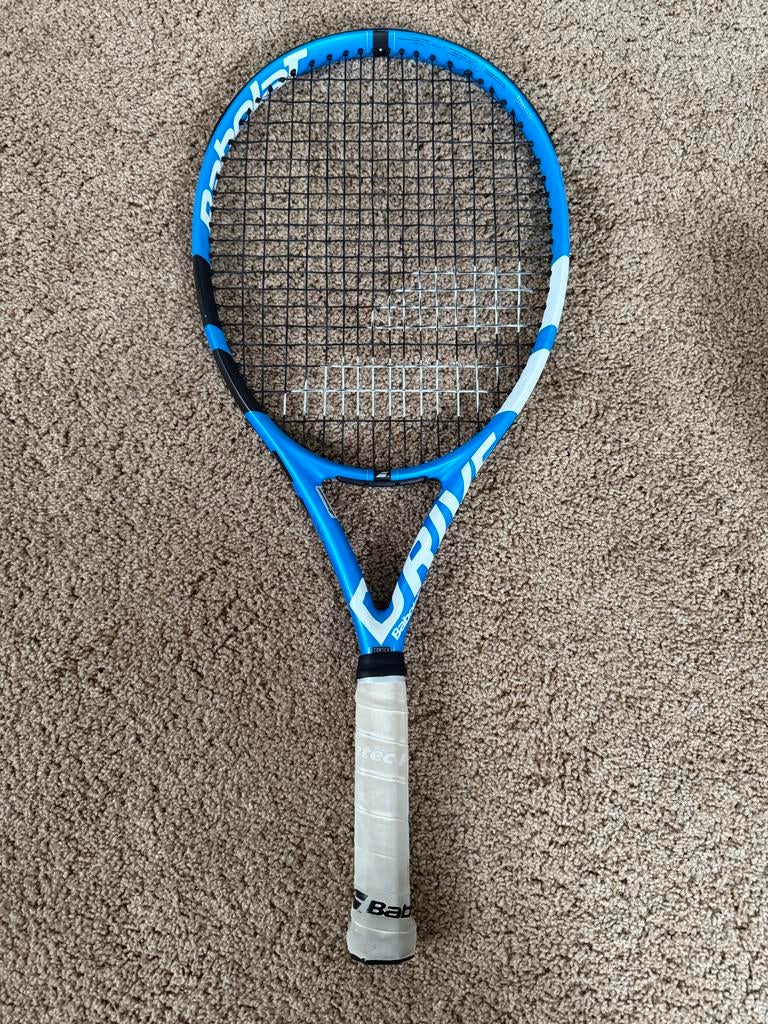 Babolat Pure Drive Lite Tennisracket - Zo goed als nieuw, Sport en Fitness, Tennis, Zo goed als nieuw, Racket, Babolat, L0, Ophalen of Verzenden