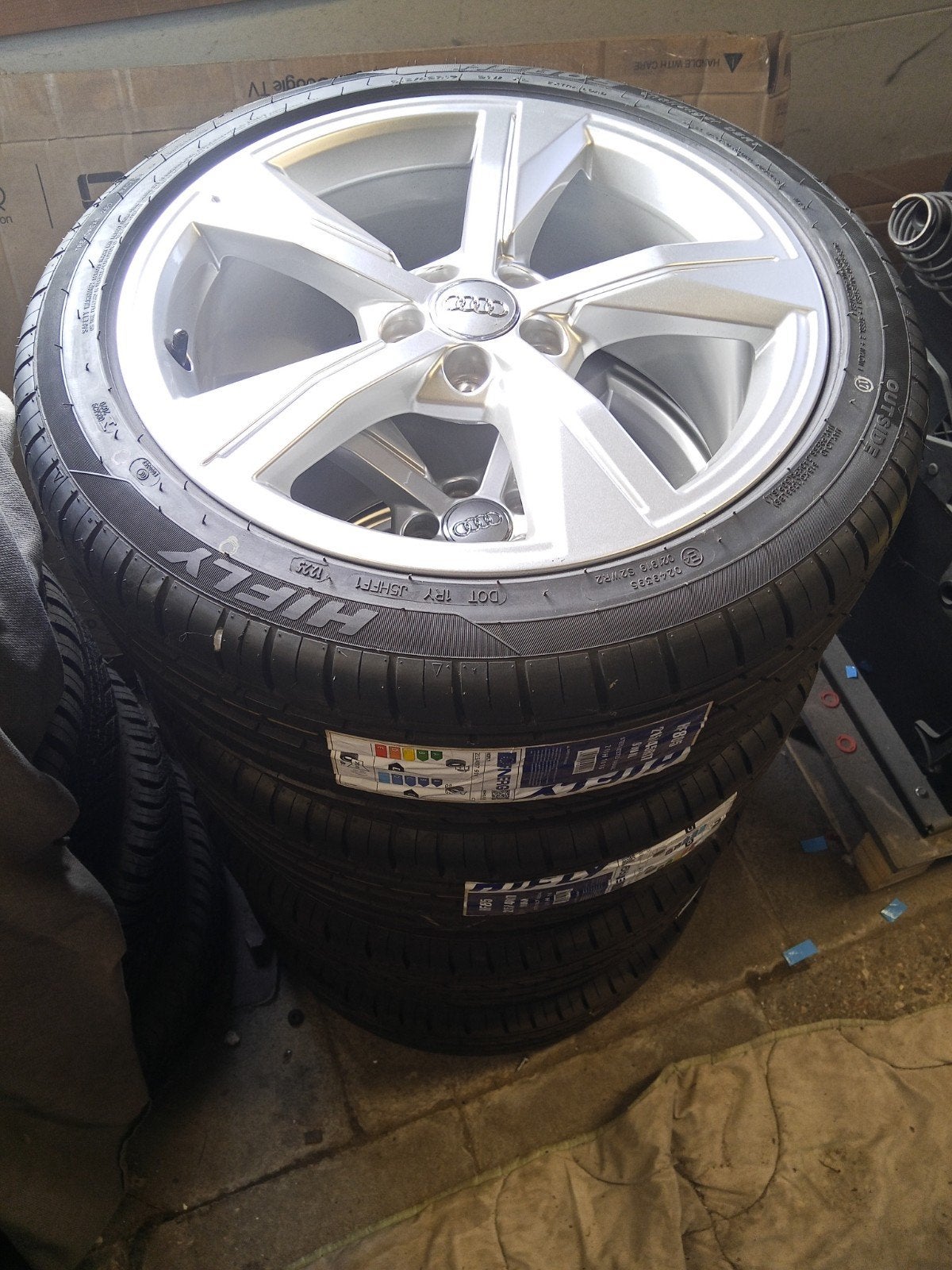 Audi A1 origineel 215-45-17 polo ibiza BANDEN NIEUW 5X100, Auto-onderdelen, Ophalen, 215 mm, Banden en Velgen, Nieuw