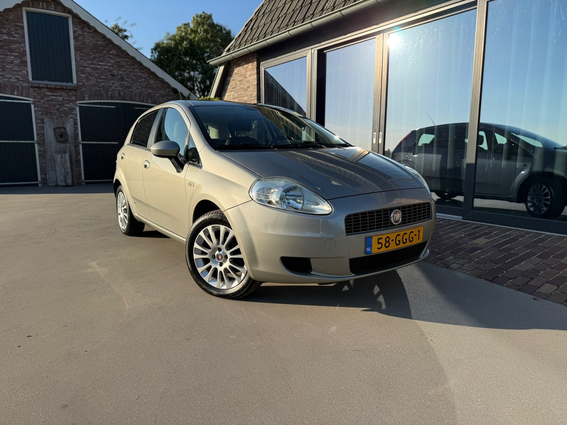 Fiat Grande Punto Automaat 1.4 Dynamic, Auto's, Voorwielaandrijving, Stof, 4 cilinders, 400 kg