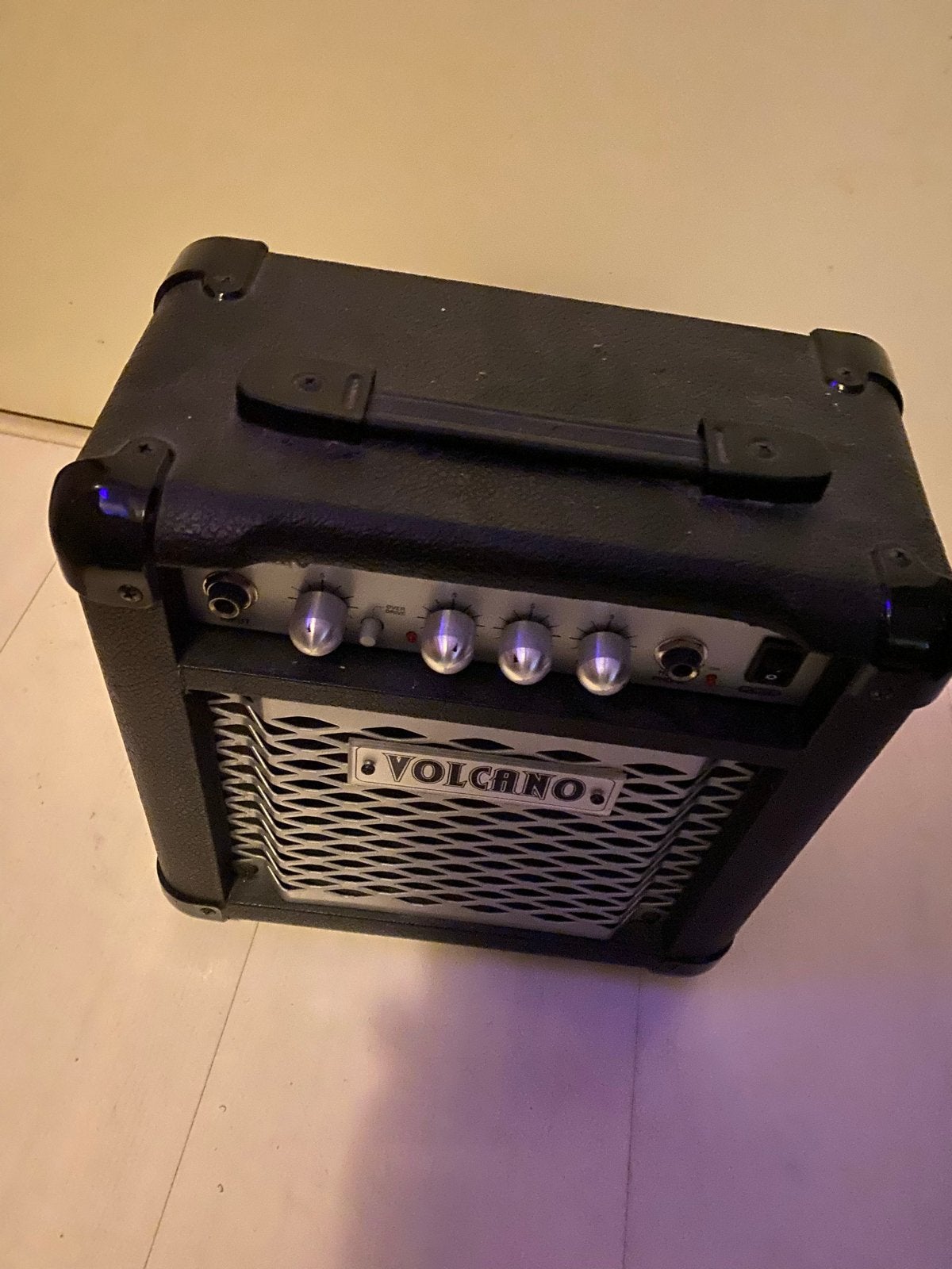 Volcano gitaarversterker - Compact en draagbaar, Muziek en Instrumenten, Ophalen of Verzenden, Gebruikt, Gitaar, Minder dan 50 watt