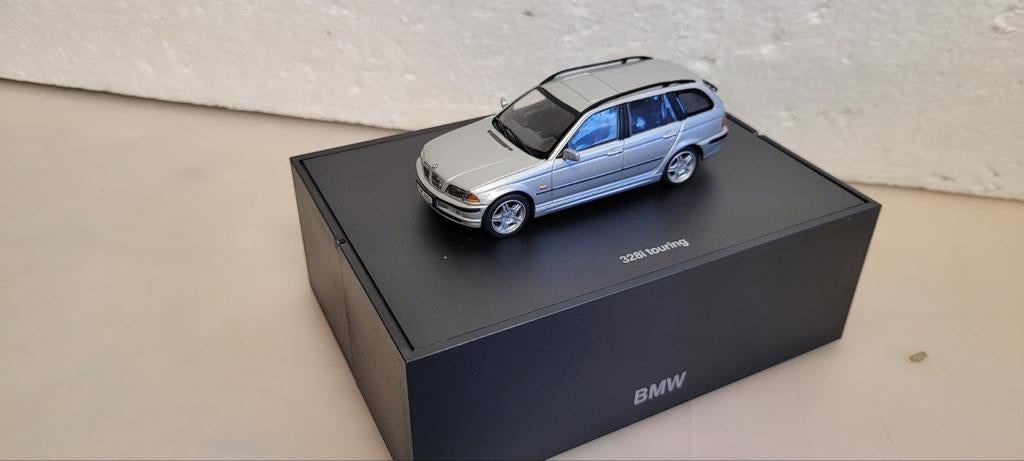 Minichamps BMW 328i Touring E46, Hobby en Vrije tijd, Modelauto's | 1:43, Ophalen of Verzenden, Zo goed als nieuw, Auto, MiniChamps