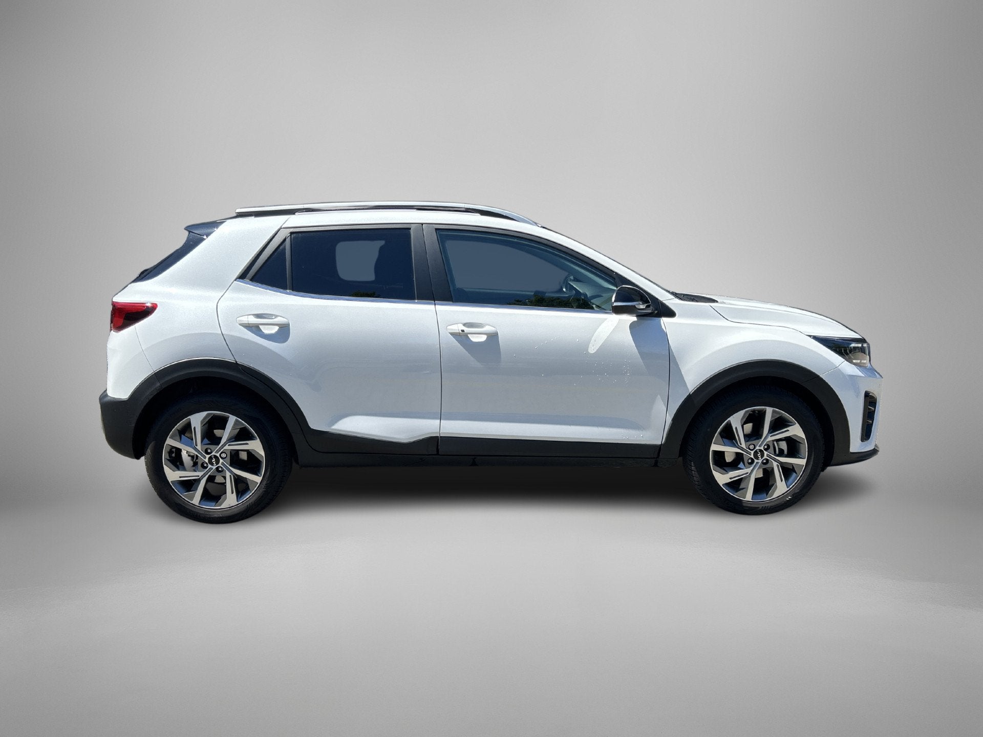Kia Stonic 1.0 T-GDi MHEV GT-PlusLine (bj 2025, automaat), Auto's, Leder en Stof, Wit, Origineel Nederlands, Bedrijf