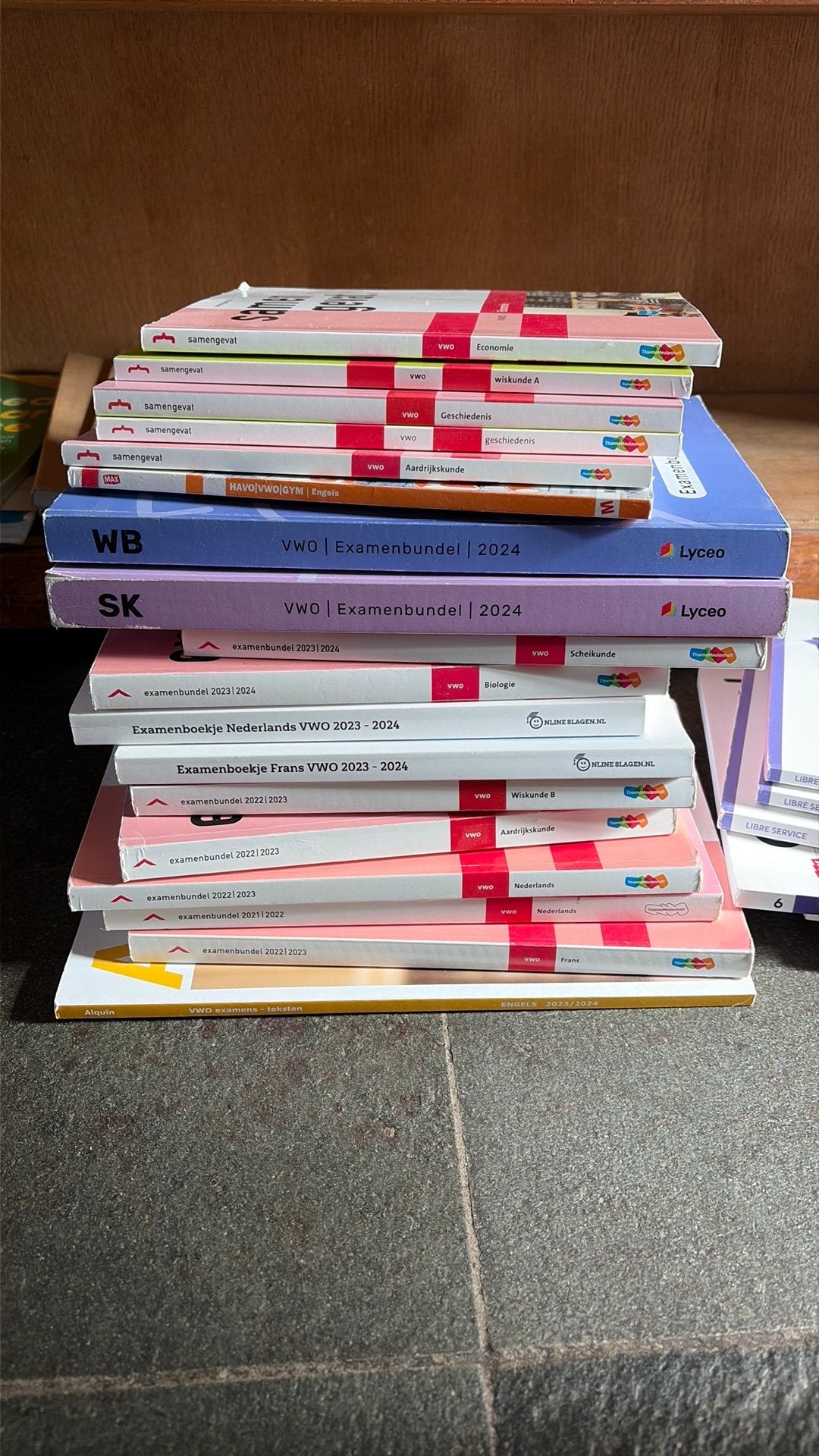 Grote stapel examenbundels VWO, En, Nl, Fr, Wis, Schei, Aard, Ophalen of Verzenden, Zo goed als nieuw, VWO, Engels