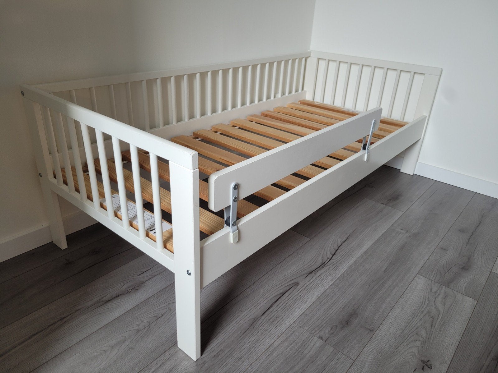 IKEA Gulliver peuterbed wit, Kinderen en Baby's, Kinderkamer | Bedden, Lattenbodem, 70 tot 85 cm, Zo goed als nieuw, 140 tot 160 cm