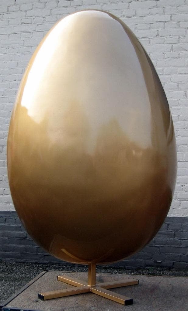 Groot XXL Gouden Paasei met Metalen Statief, Antiek en Kunst, Ophalen, Overige onderwerpen, Kunststof, Beeld