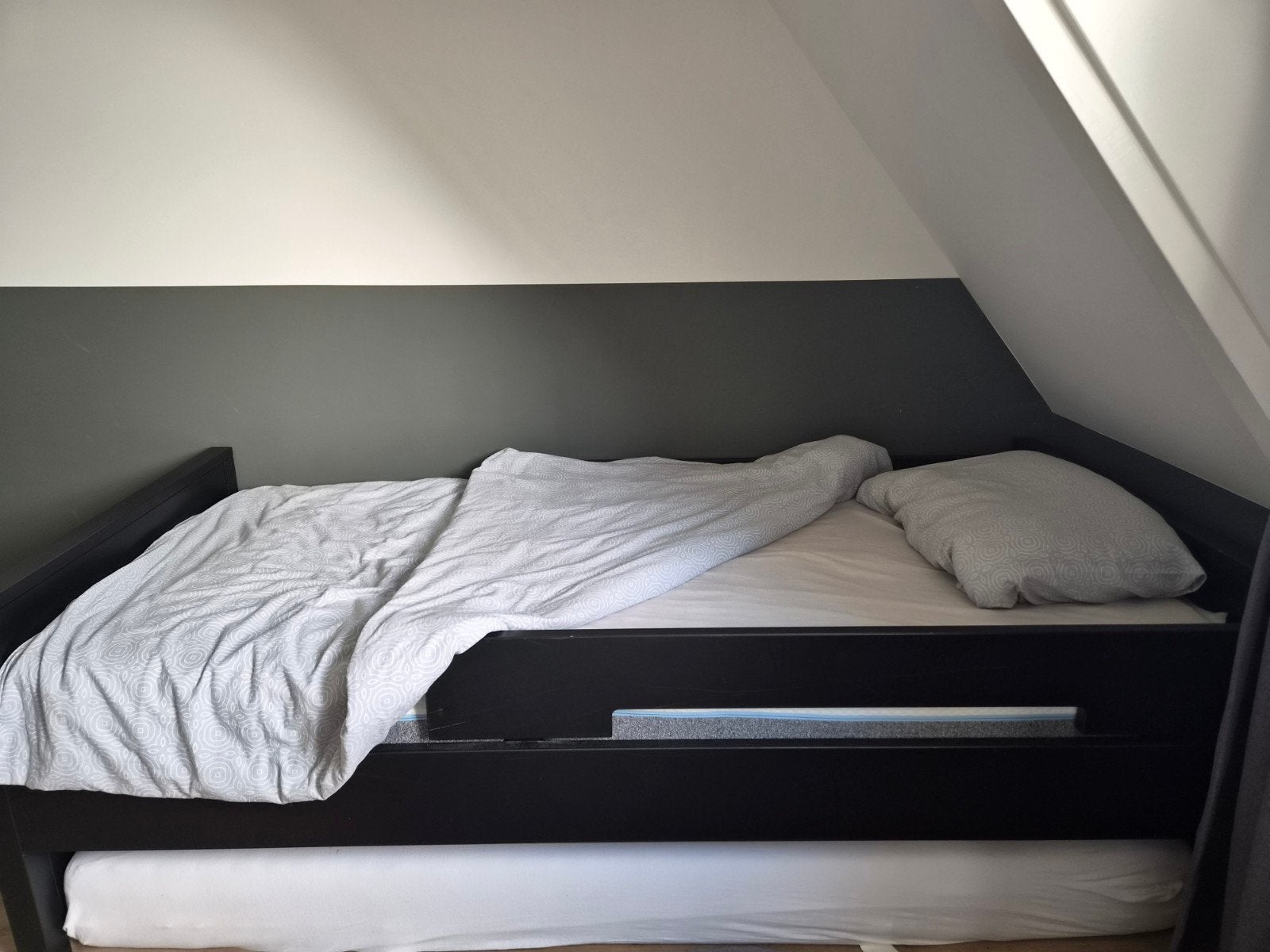 Mooi stevig Bopita eenpersoons bed met lattenbodem, 2 jaar o, Ophalen, Gebruikt, 90 cm, Eenpersoons