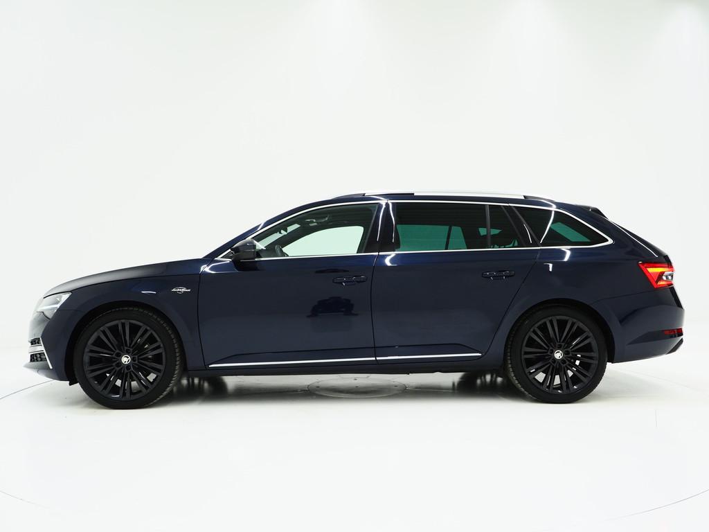 Skoda Superb Combi 1.4 TSI iV Laurin & Klement | Panoramadak, Auto's, Skoda, Gebruikt, Zwart, 4 cilinders, Blauw