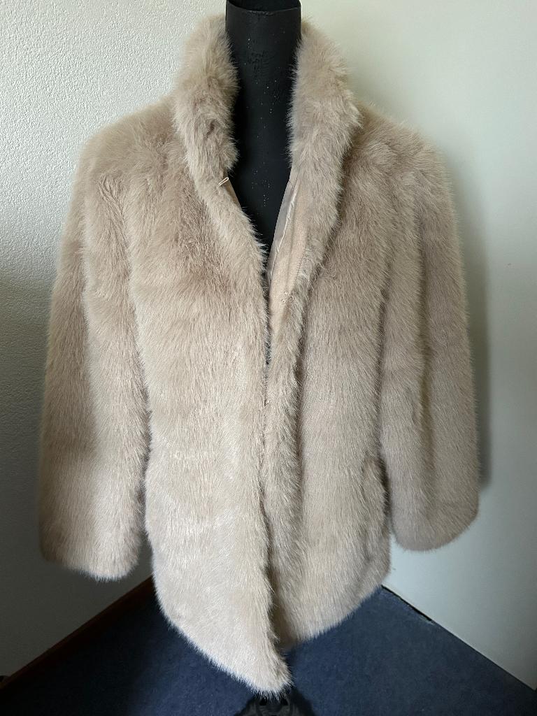 Soyaconcept beige fur jasje nieuw mt 42, Kleding | Dames, Jassen | Winter, Beige, Maat 42/44 (L), Nieuw, Soyaconcept