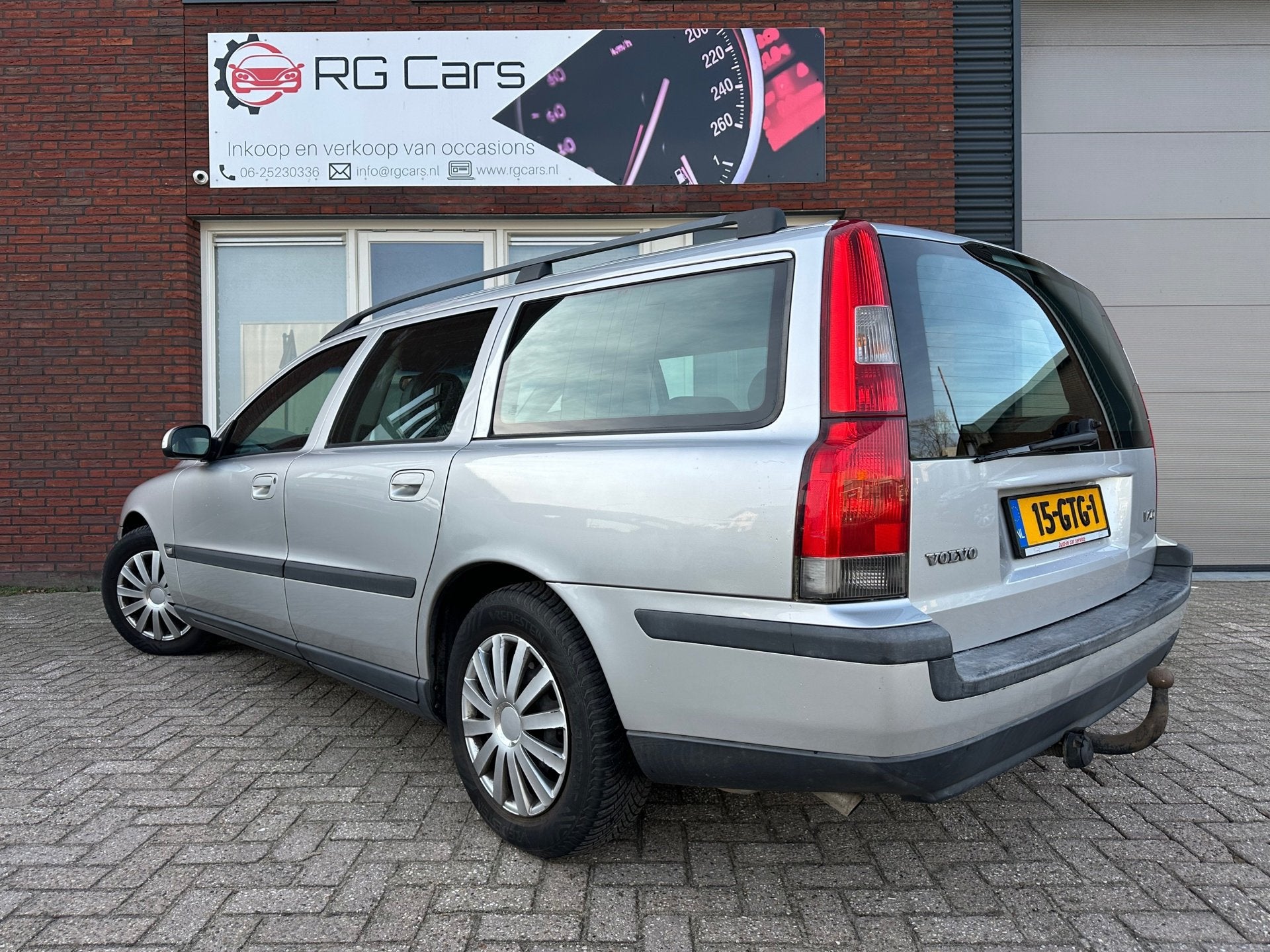 Volvo V70 2.4 / Leder / Airco / MF Stuur, Auto's, Voorwielaandrijving, Met garantie (alle), Leder en Stof, 170 pk