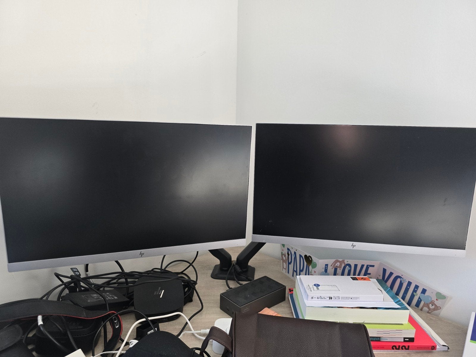 2x HP 24 inch monitoren met standaard, Computers en Software, Monitoren, Ophalen, IPS, Full HD, Zo goed als nieuw