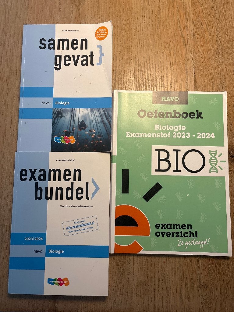 Biologie examenbundel, Gelezen, Diverse auteurs, Ophalen of Verzenden, Nederland