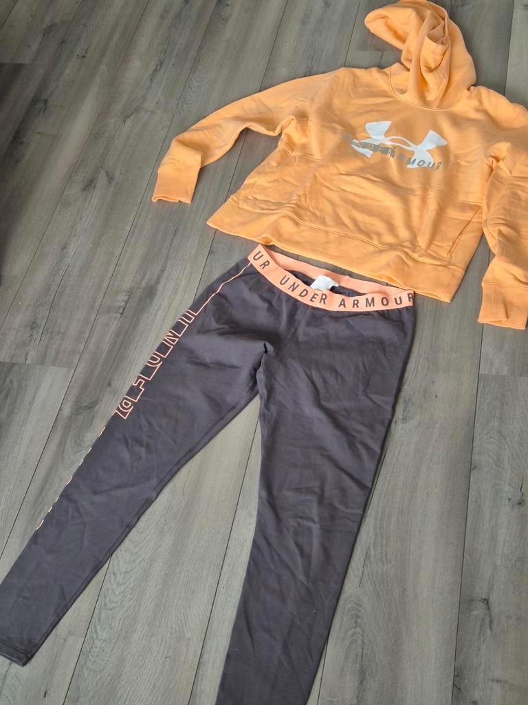 Under Armour sportset: hoodie en legging, Kleding | Dames, Sportkleding, Zo goed als nieuw, Fitness of Aerobics, Maat 38/40 (M)