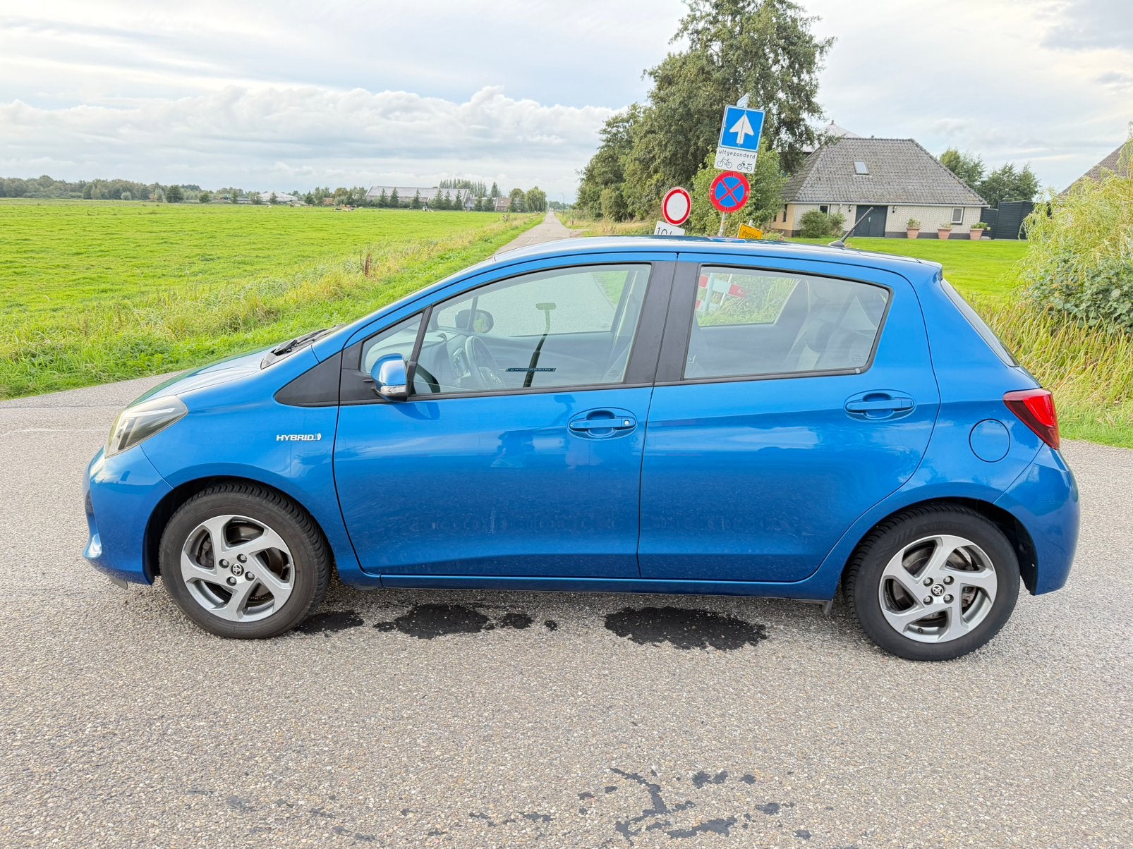 Foto 2 van Toyota Yaris Hybrid 1.5 AUTOMAAT| Navi| Cruise| Climate